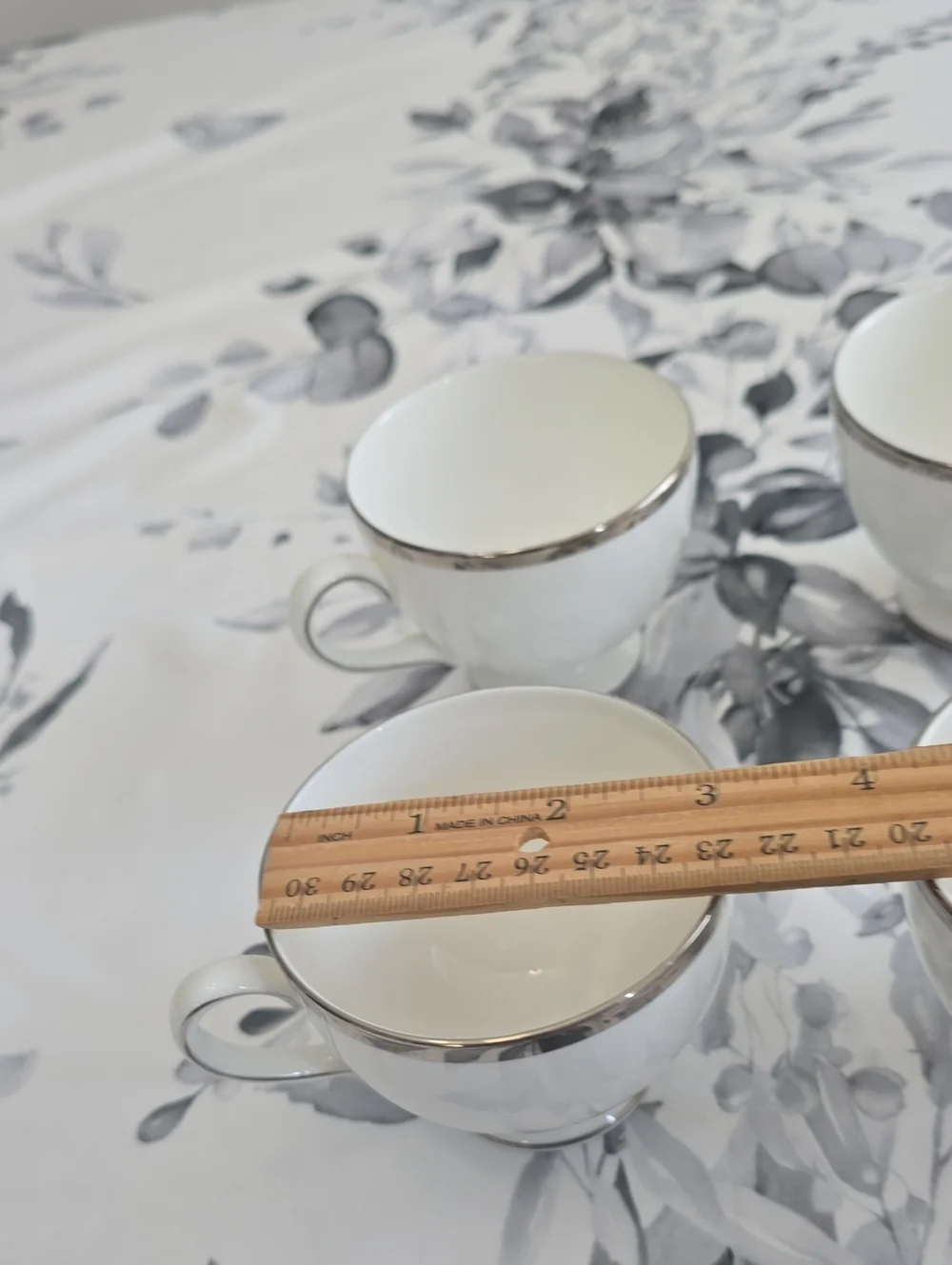 Wedgwood Bone China 4 Cups 4 Saucers Carlyn Made In England White